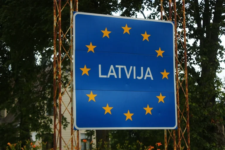 Degvielas cenas Latvijā: 2026. gada augusta tirgus apskats