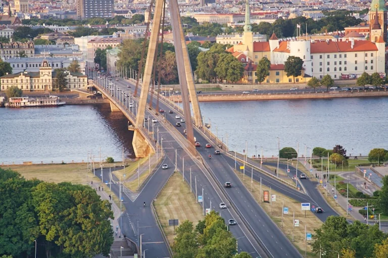 Rīgas ielu remonti šodien: kā apbraukt ierobežojumus