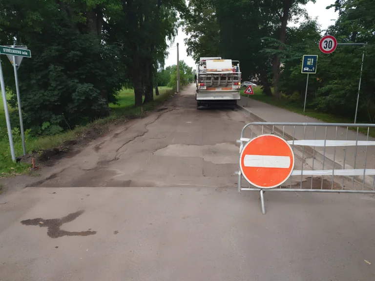 Siguldā gaidāmi satiksmes ierobežojumi Strēlnieku ielā