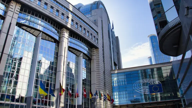 ES Digitālo pakalpojumu akts: kas Latvijā mainās kopš 2024. gada